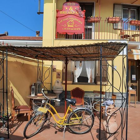 B&B La Casa Gialla Di Luca Mazze Exterior photo